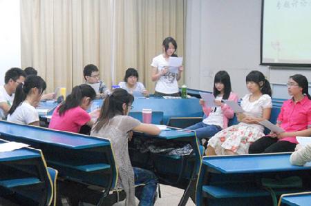 理学院预备党员培训班讨论现场 理学院预备党员培训班讨论现场