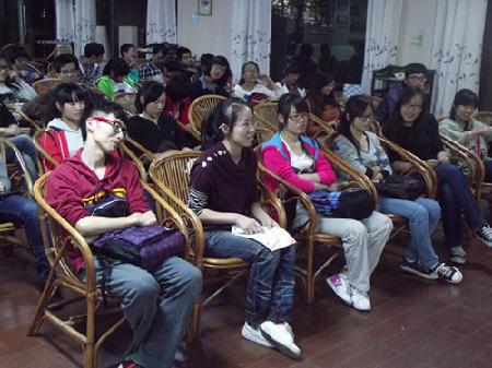 同学们听得津津有味