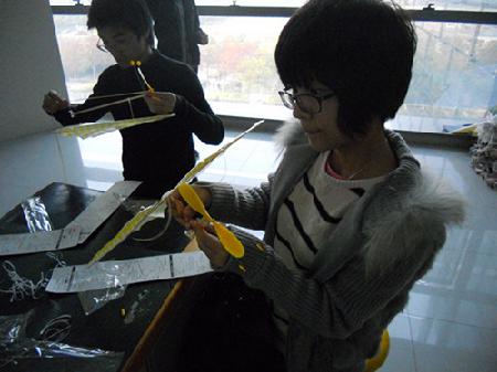 2-志愿者细心钻研 2-志愿者细心钻研