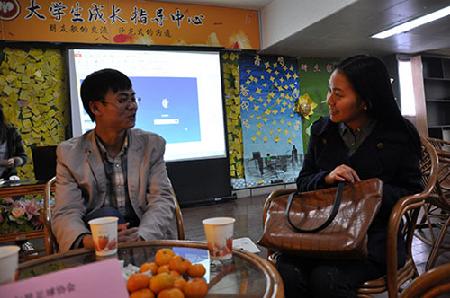 茶话会中的交流 茶话会中的交流