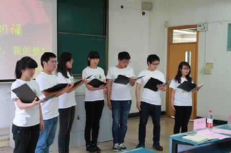 学员红诗红歌表演