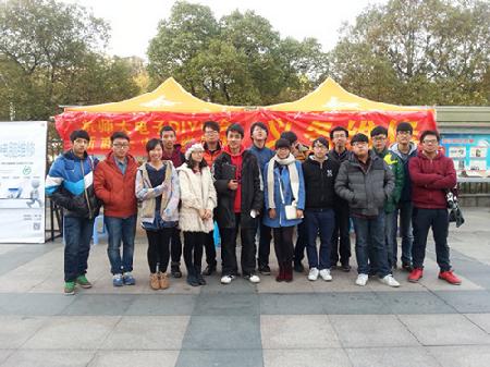 和工商队友一起合影留念