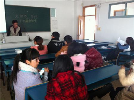 大家正在认真听讲交流1