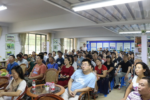 12新生家长会现场